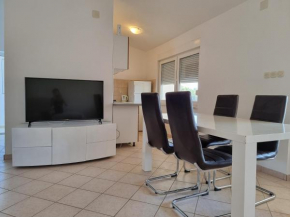 Apartment Bagić, Vir